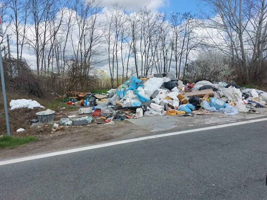 discarica abusiva tra vallarone e revignano