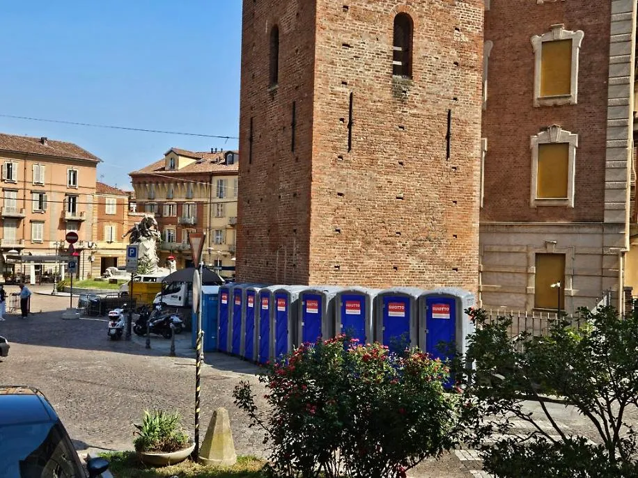 Bagni chimici sotto la torre Troyana