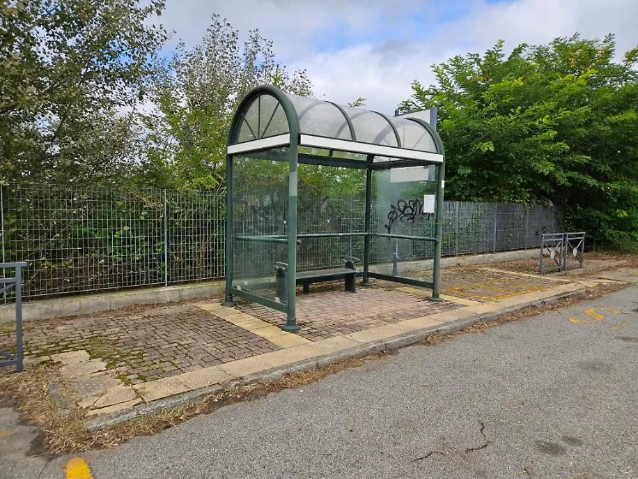 Fermata del bus ripulita