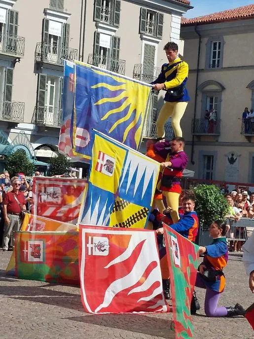 esibizione ASTA piazza san Secondo