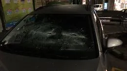 Spranga di ferro contro otto auto parcheggiate