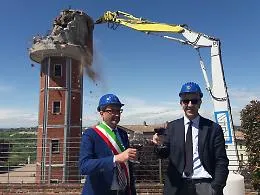 Moasca: completamente abbattuta la torre dell'acquedotto