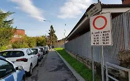 Davanti alla Martiri intensificati i controlli per le auto che passano in divieto