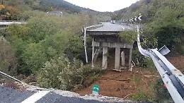 Viadotto crollato: parla l'autista dell'Asp arrivato a 20 metri dal precipizio