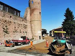 A Moasca un look dal sapore medievale per la piazza del Castello