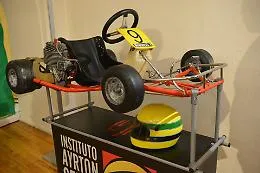 Asti, ritrovati i cimeli di Ayrton Senna rubati nella seconda casa di Isola