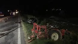 San Marzano Oliveto: scontro in strada fra auto e trattore
