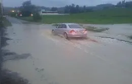 Moncalvo, straripa il rio e allaga strada e valle