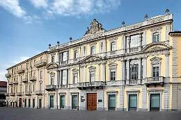 Dopo le dimissioni di Rasero dalla Banca di Asti, l'opposizione chiede un passo indietro a tutto il CdA della Fondazione che l'aveva indicato come presidente