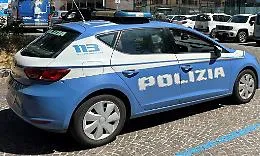 Commerciante arrestato con 694 grammi di sostanze stupefacenti, sequestrati hashish e marijuana nel suo negozio