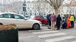 Donna investita sulle strisce in piazza Alfieri