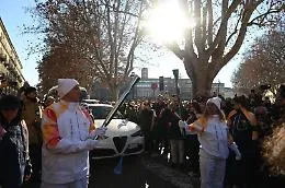 Bagno di folla ad Asti per il passaggio della fiamma olimpica