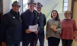 Dal Guppo Alpini di Callianetto una donazione alla primaria Oberdan di Portacomaro Stazione