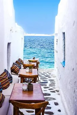 Sette giorni da ricordare: crociera de "La Nuova Provincia" e CalaMajor sulla MSC Lirica  tra Mykonos, Syros e Kotor