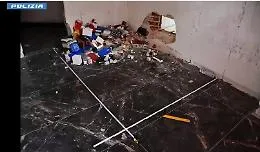 Presi i ladri che hanno fatto un buco nel muro per rubare in gioielleria
