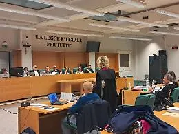 Chiesti 20 anni di carcere per aver ridotto la figlia della compagna in "schiava sessuale"