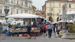 Ad Asti, ambulanti e clienti promuovono il nuovo mercato in piazza Libert&agrave; e largo Saracco [FOTOGALLERY E VIDEO]