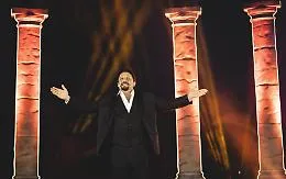 Enrico Brignano porta &ldquo;Bello di mamma!&rdquo; sul palco di Piazza Alfieri 