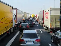 Il Piemonte evita il blocco degli Euro 5: incentivi, nuove tecnologie e intelligenza artificiale contro lo smog
