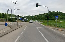 Motociclista contro auto al semaforo di Mondonio: &egrave; grave