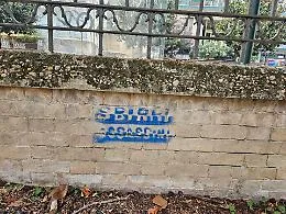 L'assessore Boccia si scaglia contro il writer che attacca la polizia scrivendo sui muri "sbirri assassini": &laquo;Sei un vigliacco&raquo; [VIDEO]