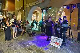 Notte bianca a San Damiano: musica, balli, bancarelle e Miss rally 2026