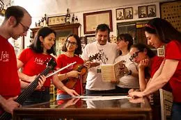 Lo spettacolo di teatro e musica "Cristalli di umanite" chiude la rassegna "Il cortile dei lettori"