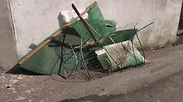 L'Odissea di un cittadino astigiano che ha cercato di "smaltire", senza riuscirci, le onduline del pollaio