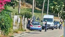 Colpito da malore alla guida esce di strada e muore