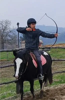 Tiro con l&rsquo;arco a cavallo, a Sarezzano aperte le iscrizioni per i corsi di settembre