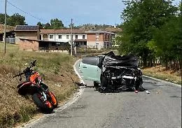 Grave scontro a Valgera fra auto e moto: gravissimo un sedicenne