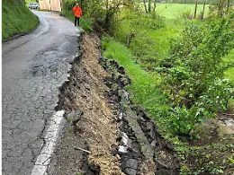 Strada Cricca &egrave; interrotta da oltre un anno, scatta l'esposto dei residenti a Procura e Prefetto [FOTO]