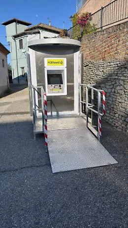 Dopo il restyling dell'ufficio postale, arriva anche il Postamat. 