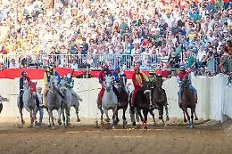 Palio di Asti: in 21 al canapo, ma ecco chi sono i favoriti per il Drappo dopo la rinuncia di Tittia