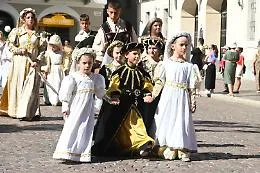 Palio di Asti, il caldo torrido non ha fermato i giovani figuranti della Sfilata dei bambini [FOTOGALLERY e VIDEO]