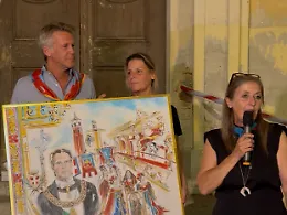 Santa Caterina dona a Emanuele Filiberto di Savoia un quadro per commemorare la sua presenza al Palio di Asti