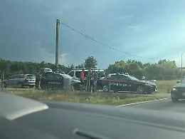 Auto dei carabinieri tamponata durante un inseguimento: nessun ferito