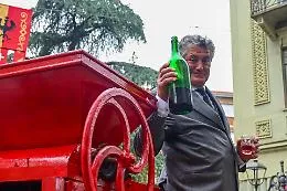 Sfila la storia contadina di un'intera provincia: uno spettacolo della memoria e del cuore