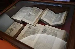 Seminario vescovile, in mostra un quaderno di scuola risalente ai primi anni del Quattrocento [FOTO E VIDEO]