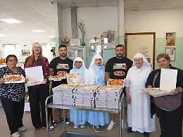 Oggi alla mensa sociale si &egrave; pranzato con le pizze donate dai "Brothers"