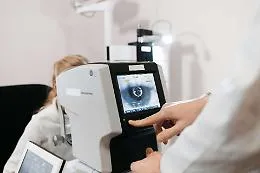 Visite oculistiche gratis nel camper in piazza Alfieri