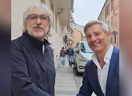 Deiezioni canine, un cittadino multato e l'assessore al decoro si confrontano "on the road" [VIDEO]