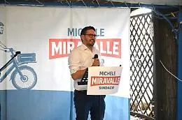 Asti, al via la campagna elettorale del candidato sindaco Michele Miravalle: &laquo;Noi il cambiamento vogliamo praticarlo, non predicarlo&raquo; [FOTO e VIDEO]