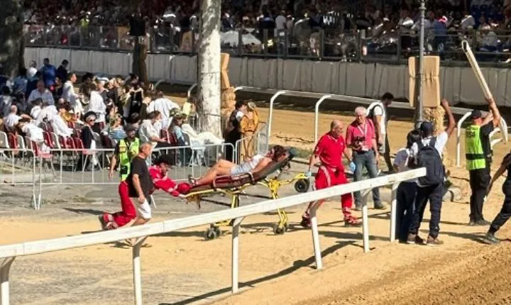 Il caldo colpisce duro al Palio: gi&agrave; una decina i malori soccorsi