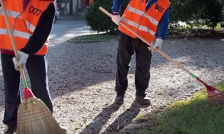 Ragazzini vandalizzano il paese ma accettano la proposta del sindaco: "Lavori di pubblica utilit&agrave; e non vi denuncio"