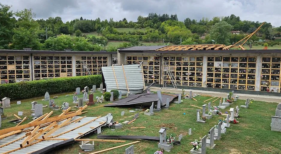 Devastazione al cimitero di Asti